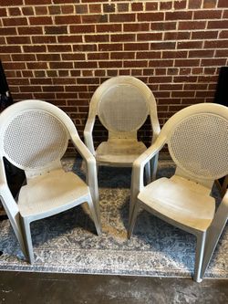 Set of three stackable outdoor chairs