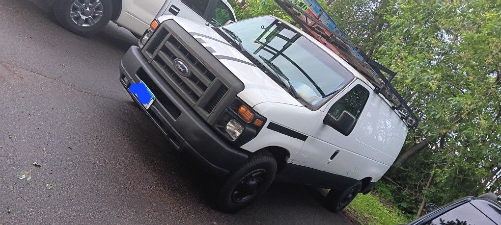 2010 Ford E-350
