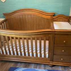 Sorelle Crib/changer With Dresser And Hutch 