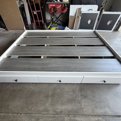 Full Size Wood bed frame With 3 Drawers 