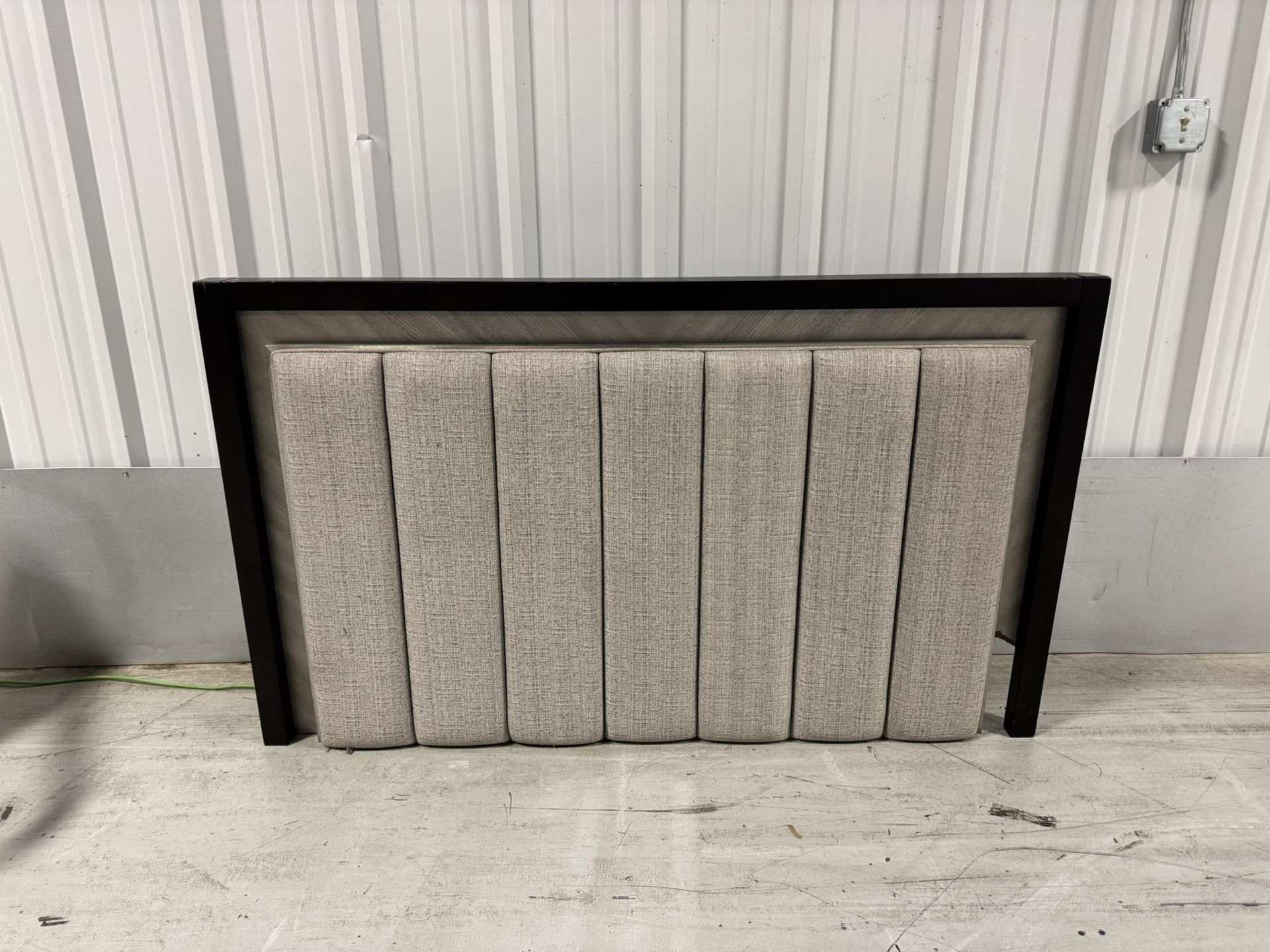 π₯ QUEEN HEADBOARD w/ BUILT-IN LED LIGHTING! π₯ Headboard Only