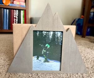 Mountain picture frame for up to 5x7 pic