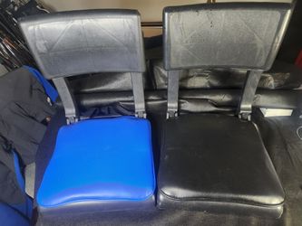 2 Foldable Stadium Chairs
