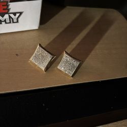 14kt Diamond Earrings