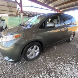 2011 Toyota Sienna LE 