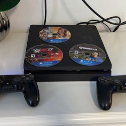 PS4 Slim , Con 3 Discos , Cable HDMI , Cable Corriente 