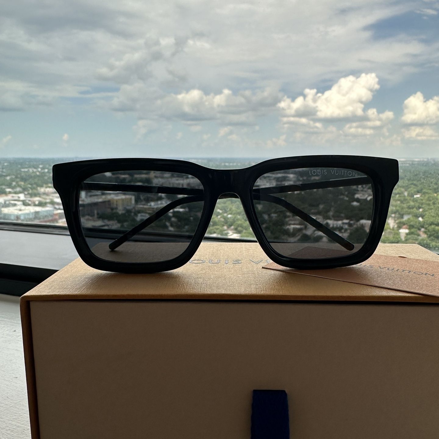 LOUIS VUITTON  Desmayo Rectangle Sunglasses – SECOND OCEAN SECRET STORE