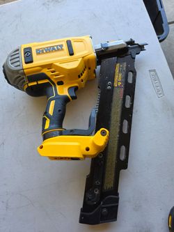 DEWALT Cordless  Plastic Collated Framing Nailer DCN21PL 20V