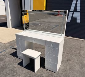 White Vanity Make Up Table With LED Mirror