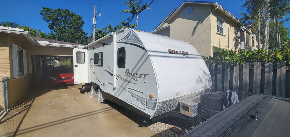 2011 Keystone Bullet Ultra Light