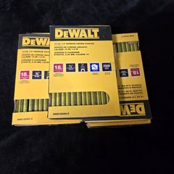 DW 1/4 " STAPLES 