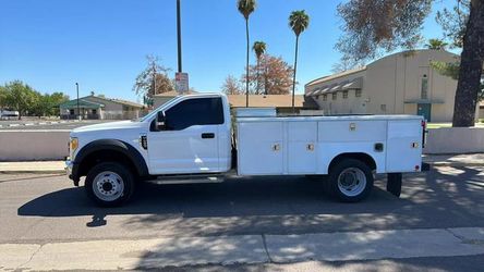 2017 Ford F450 Super Duty Regular Cab & Chassis