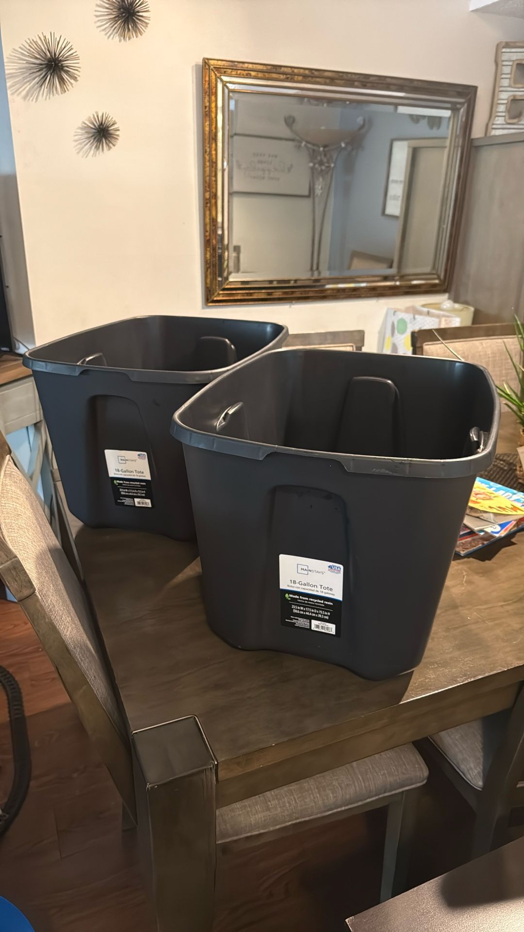 2 Plastic 18 Gallo. Tote Box