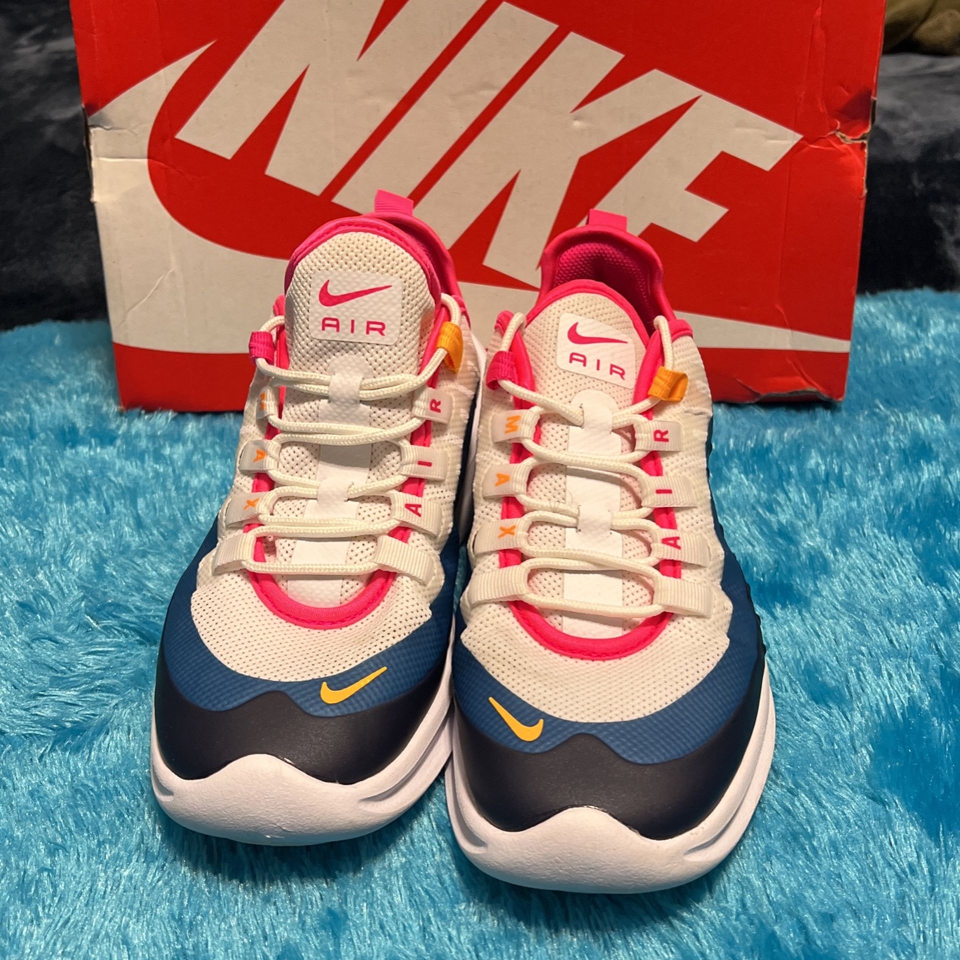 WMNS Nike Air Max Axis for Sale in Columbia, SC - OfferUp