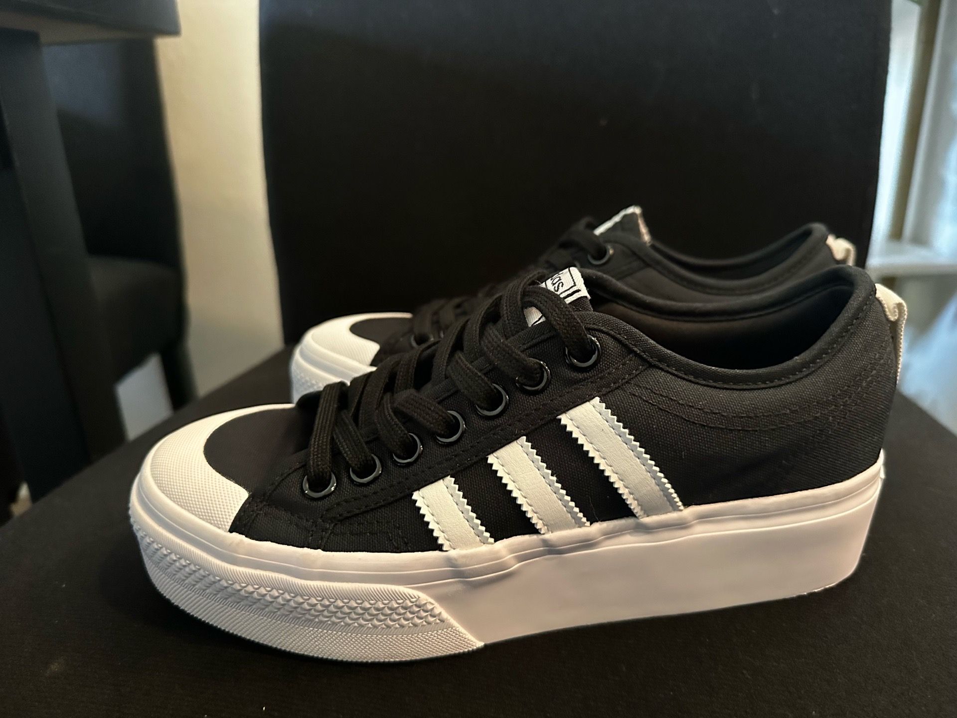 Adidas sneakers size 8 1/2