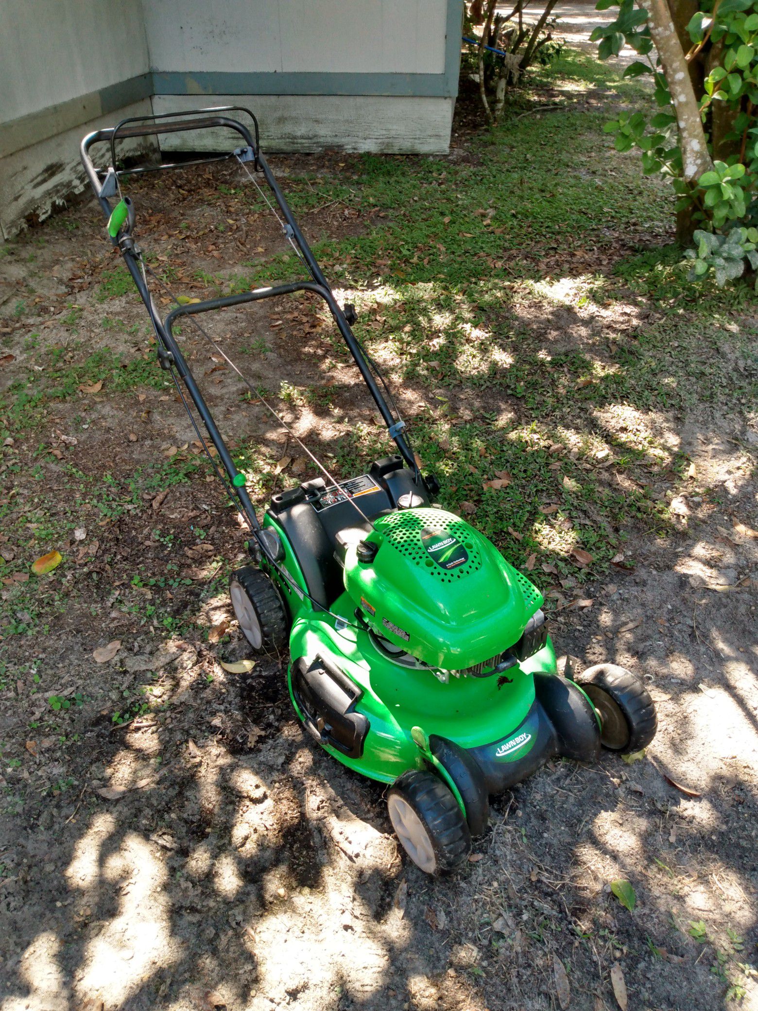 Lanw boy mower in great condition like new