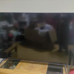 75 Inch Samsung Smart TV Less Than Year Old 