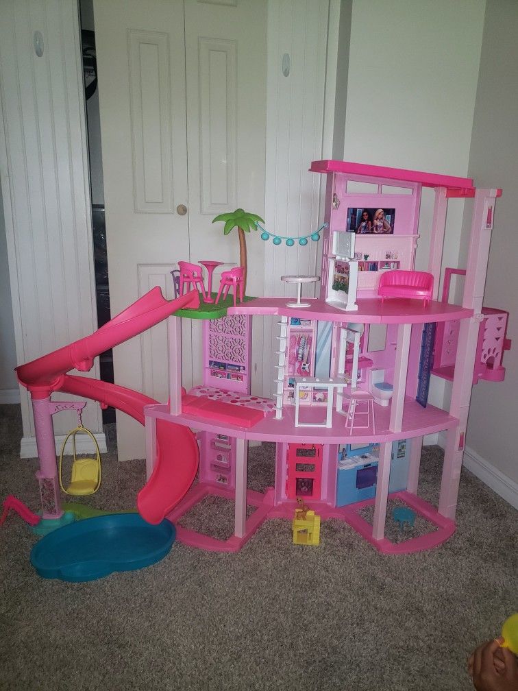 Barbie Dreamhouse Pool Party