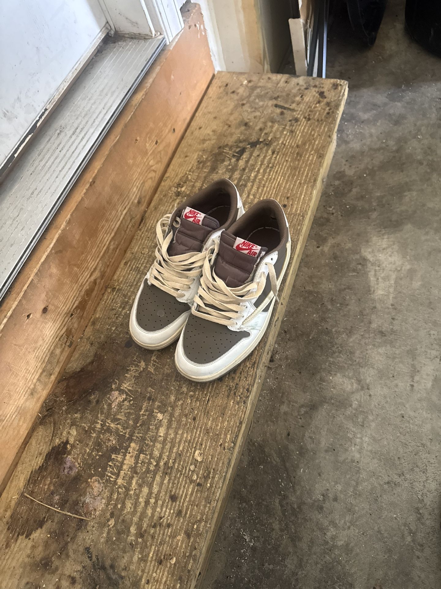 Jordan Travis Scott Reverse Mocha 1s