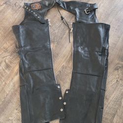 Women's Leather Champs From Eagle Leather, Size Medium, Wore Once- Excellent Condition, 3M Tinsulate Insulation 