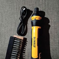 DEWALT 4V MAX CORDLESS POWERED SCREWDRIVER & BIT KIT SET