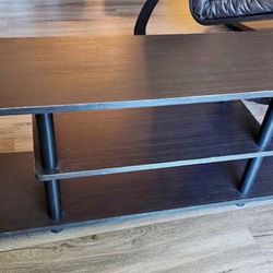 Free TV stand