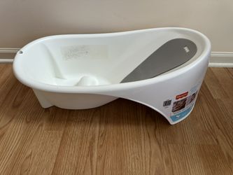 Fisher-Price Baby to Toddler Bath Simple Support Tub with Built-in Foam Head-and-Backrest for Newborns