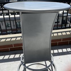 Indoor/Outdoor Round High Top Table 