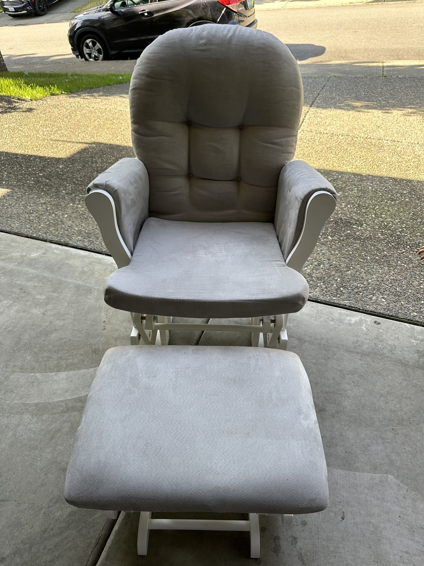 Nursing glider recliner with ottoman