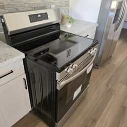 Brand New Frigidaire 30inch Electric Range Never Used