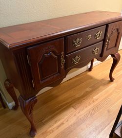Traditional Cherry Wood Sideboard Buffet. Read description 1st