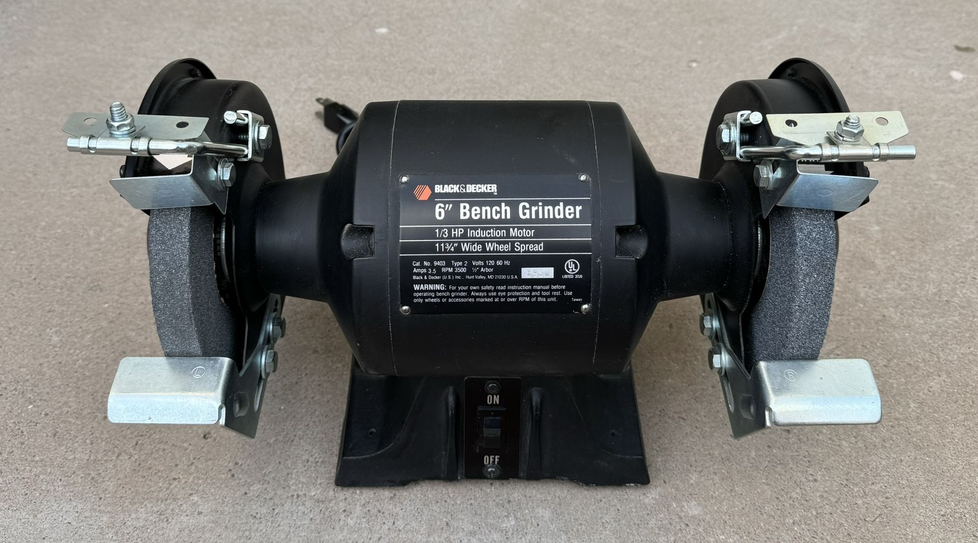 Black&Decker 6” Bench Grinder, 1/3 Hp, 3.5 Amp, 3500 rpm, Looks New As Evident From The Stones