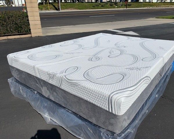 Full Organic Hybrid Cool Gel Memory Foam Mattress!!