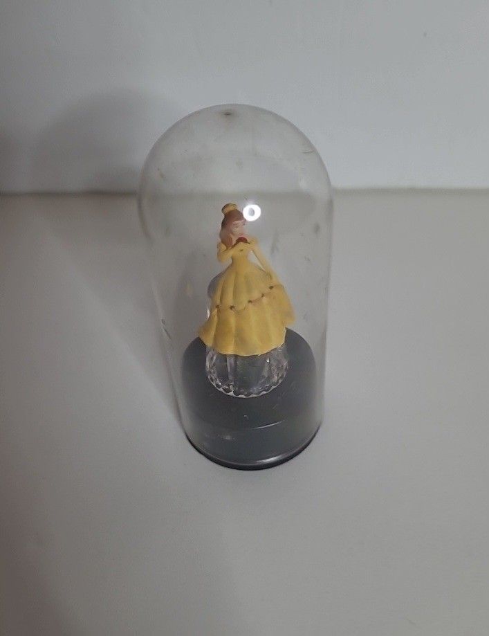 Disney: Beauty And The Beast _ Belle in a Yellow Dress Glass Thimble