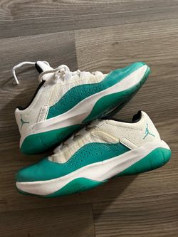 Jordan 11’s teal and white 6.5 youth