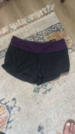 Lululemon Black Yoga Pose Purple Waist Shorts Size 6