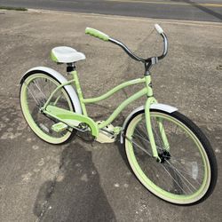 Huffy Cranbrook 26” Cruiser & Helmet