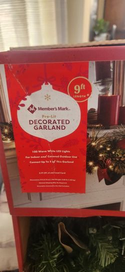 Brand New 9ft Pre-lit Christmas Garland 