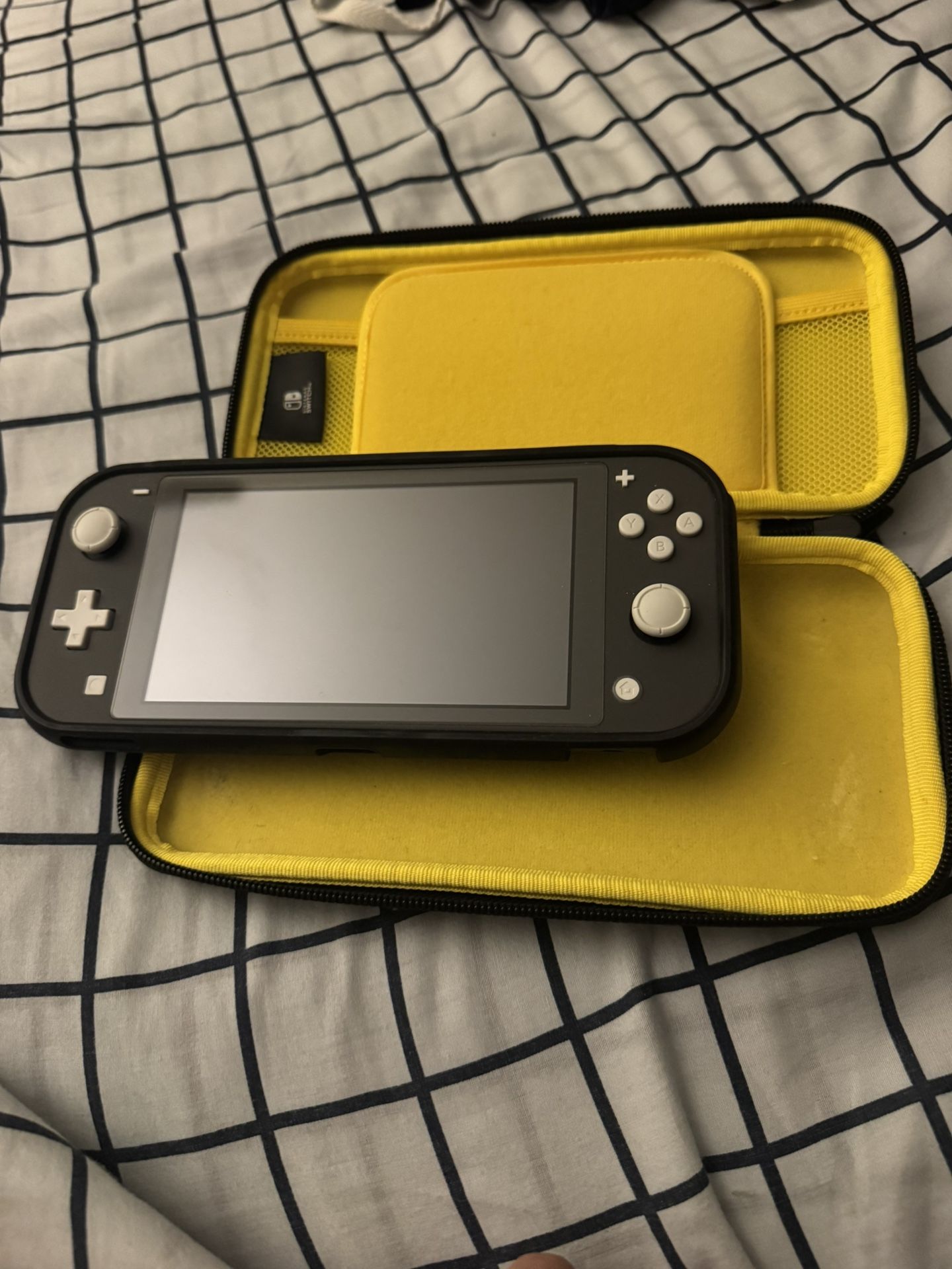 Nintendo Switch Lite – Gray (Great Condition)