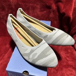 NEW Jellypop Champs grey flats, size 9 US