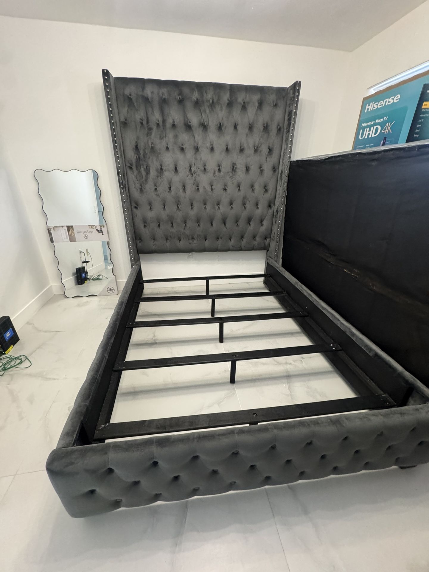 Black Bed Frame/ Cama Negra