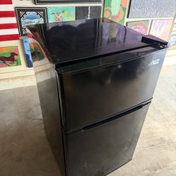 Mini Fridge/freezer