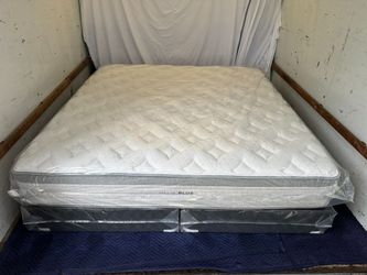 Helix Plus King Mattress - LIKE NEW! Delivery Available