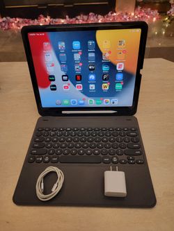 Apple IPad Pro 12.9" With Keyboard Case., Pencil,  & Charger $449