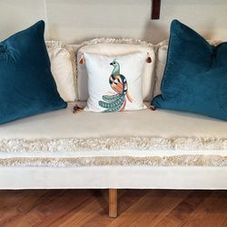 Cute Clean And Comfy Couch! 