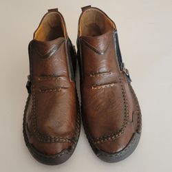 Men's Brown Leather Ankle Boots Side Zip Hand Stitched Comfort Shoes Sz
10-10.5. Bought on Shein. New, never been worn, please see the photos.
Insole