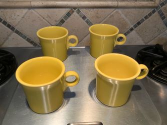 VINTAGE FIESTAWARE COFFEE MUGS YELLOW SET OF FOUR