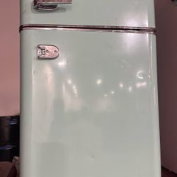 Mini fridge