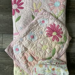 Pottery Barn Daisy Twin Sheets With Quilt 
