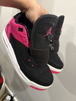 Jordan’s Size 6 with Shoelaces Included 